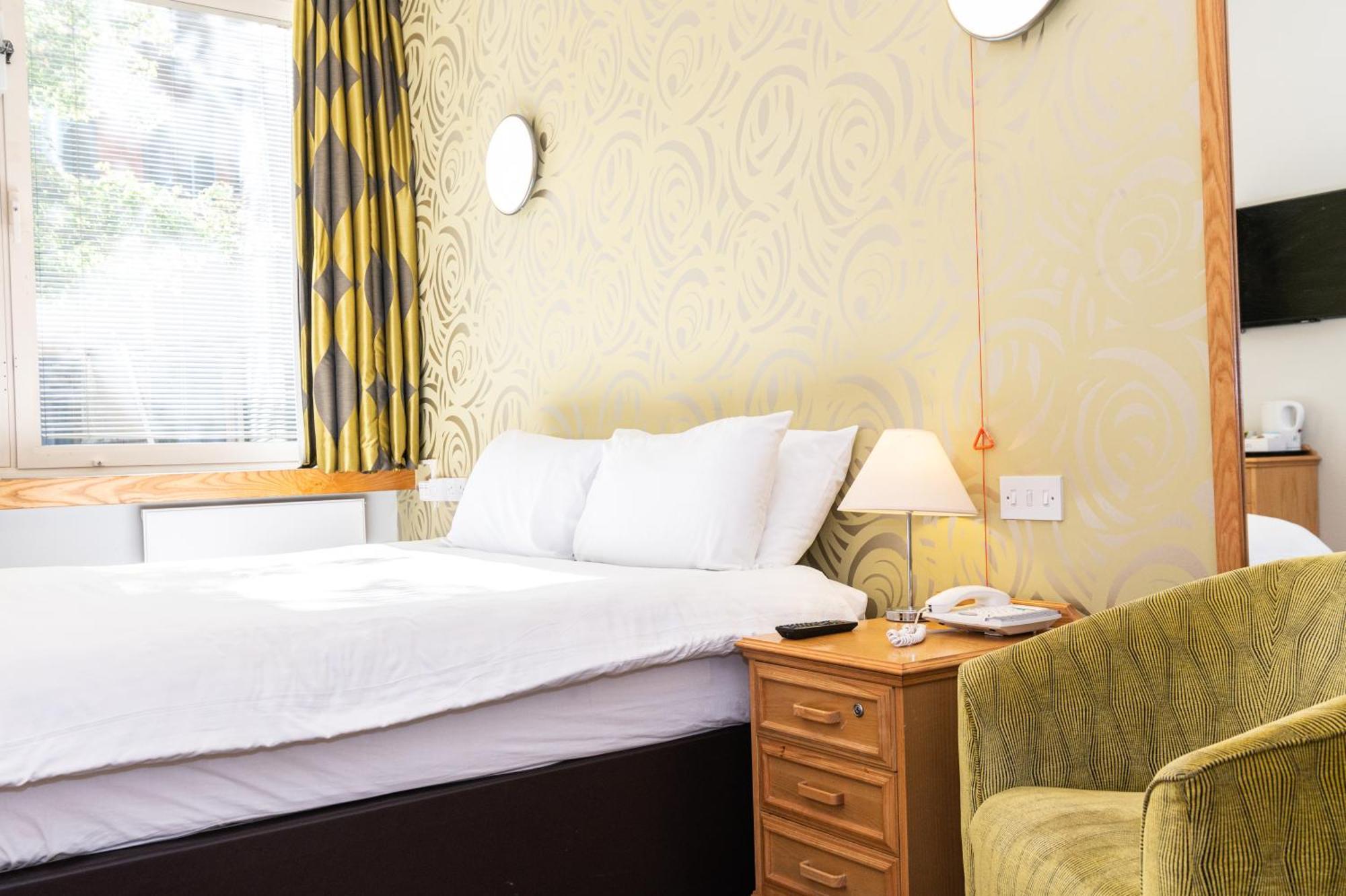 เคนต์ ฮิลล์ พาร์ค Hotel มิลตันคีนส์ ภายนอก รูปภาพ